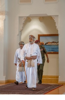Sa Majesté le Sultan rencontre les cheikhs des wilayas du gouvernorat de Dhofar