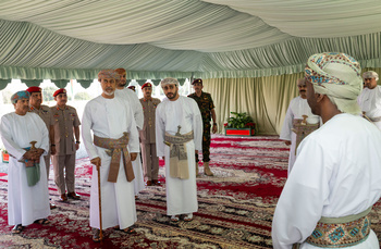Sa Majesté le Sultan pose la première pierre du projet du Complexe culturel Sayyid Tarik bin Taimur