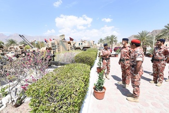 Visite de l’artillerie du Sultan d’Oman 