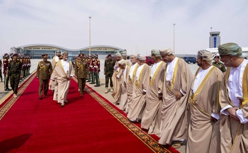 Sa Majesté le Sultan préside l’ouverture du projet de la raffinerie de Duqm en présence de Son Altesse l’Émir de l’État du Koweït