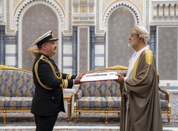 HM the Sultan confers the Order of Oman (Military), Second Class.