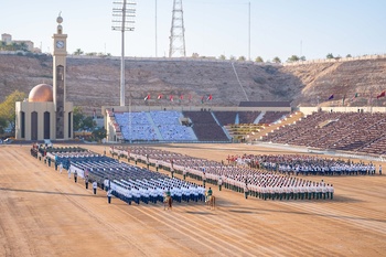 Sa Majesté le Sultan, Commandant suprême, place sous son haut patronage le grand défilé militaire à l’occasion de la glorieuse Fête nationale