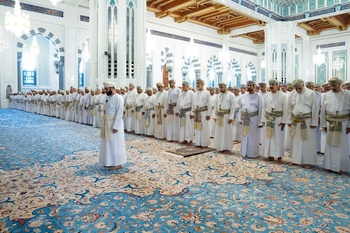Prière de l’Aïd à la grande mosquée Sultan Qaboos, dans la wilaya de Bouchher, gouvernorat de Mascate, le 31/03/2025