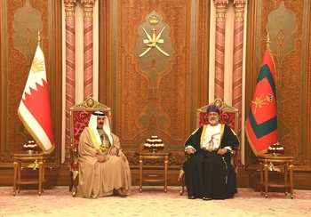 Seine Majestät Sultan Haitham bin Tarik empfängt Seine Majestät König Hamad bin Isa Al Khalifa, König des Königreichs Bahrain