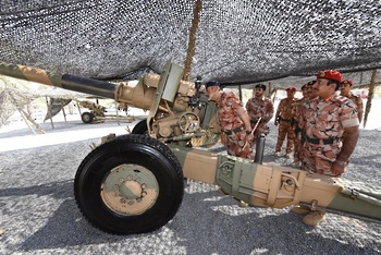 Visite de l’artillerie du Sultan d’Oman 