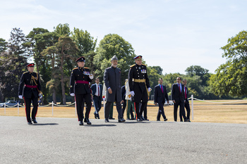 Sa Majesté le Sultan accorde son haut et bienveillant patronage à la cérémonie de remise des diplômes des officiers de l’Académie de Sandhurst
