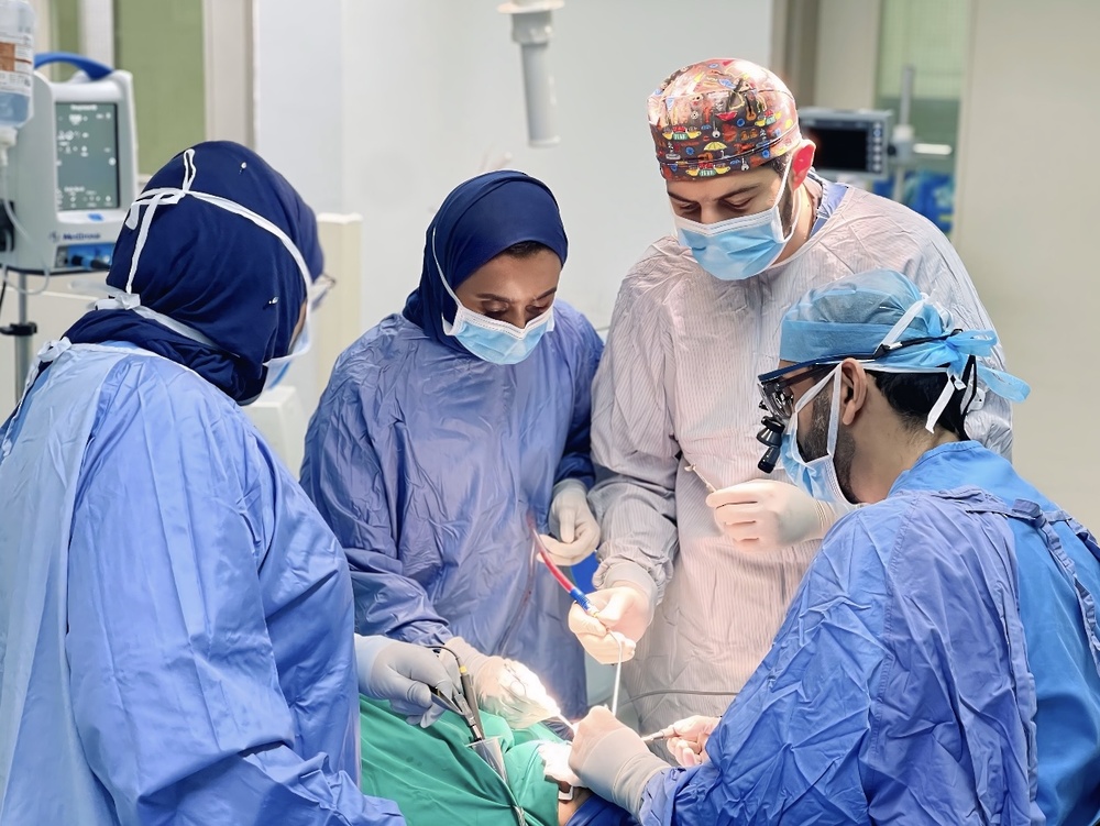 Al Nahdha-Krankenhaus erzielt Erfolg bei der Lokalisierung von Operationen zur Erweiterung der Augenhöhle
